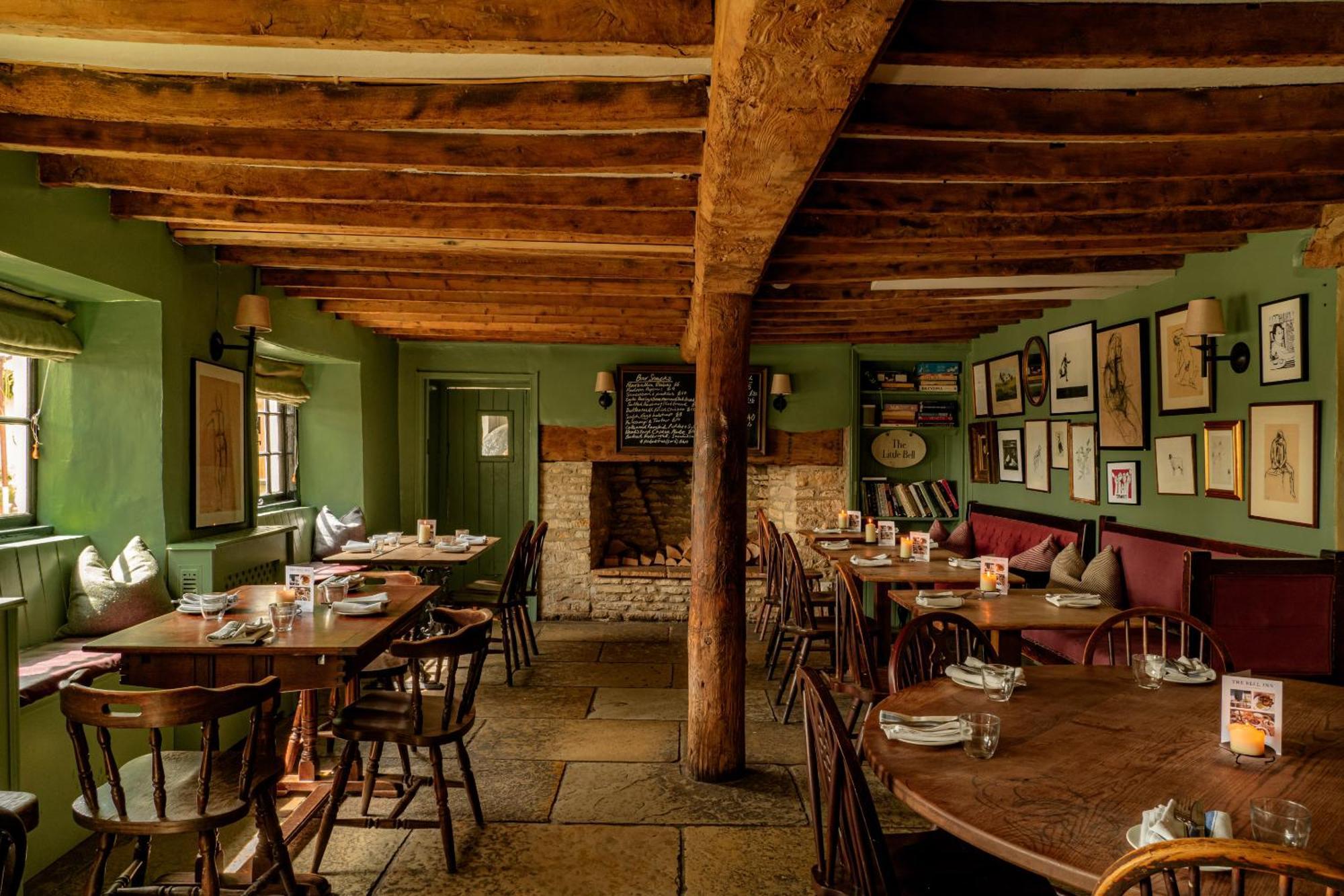 The Bell Inn レッチレード エクステリア 写真