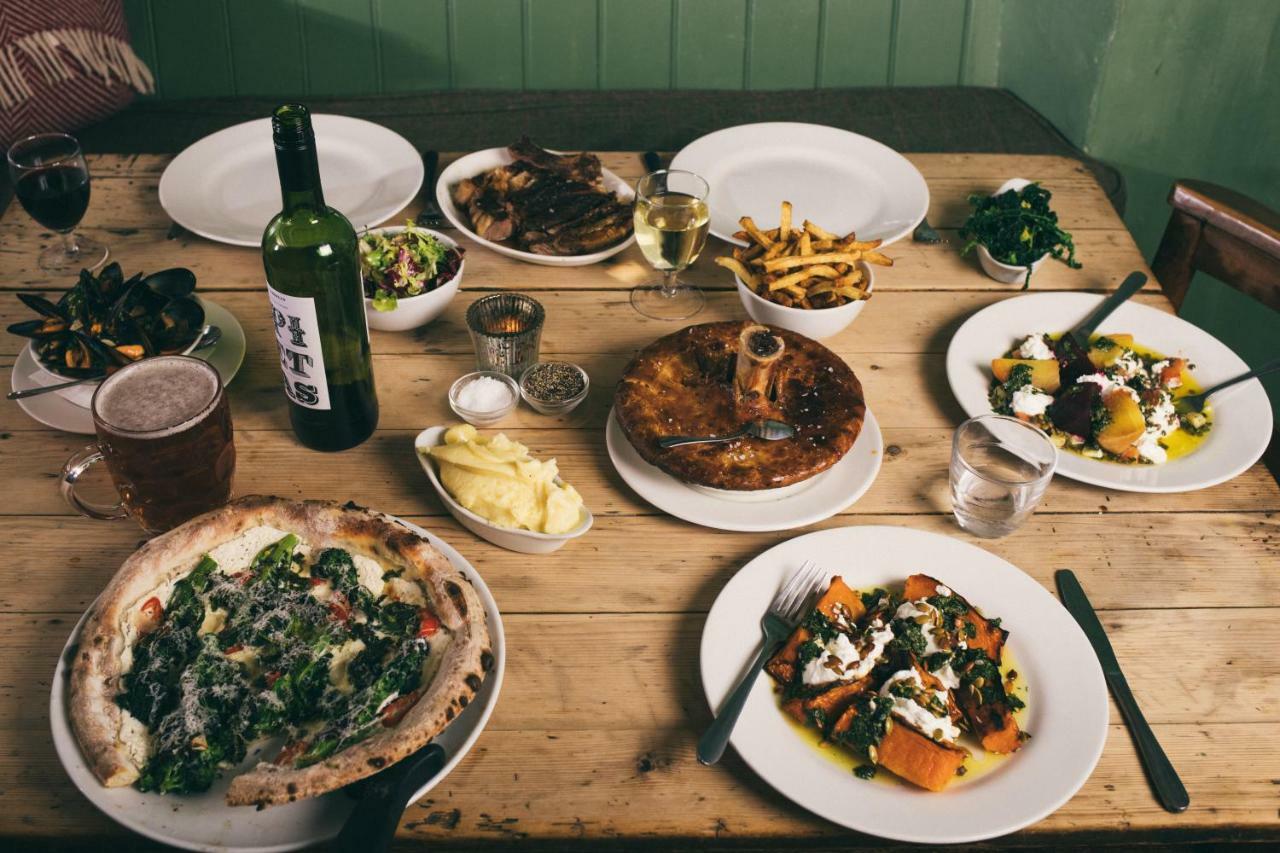 The Bell Inn レッチレード エクステリア 写真